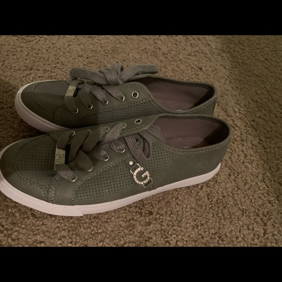 guess grey shoes